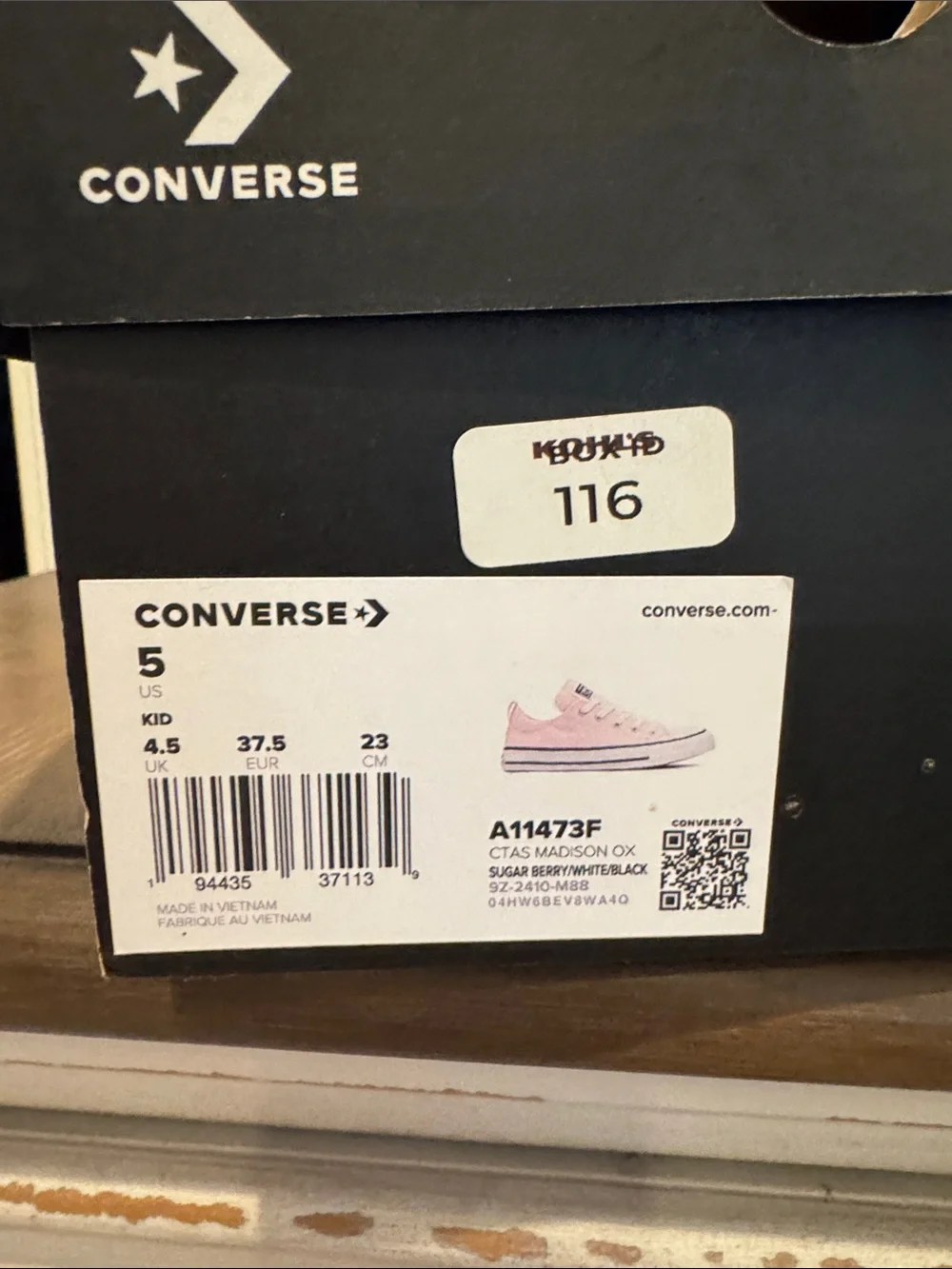 Converse Kids Low Top Sneakers in Light Pink Sz 5